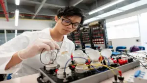 Tôi học giỏi Toán vẫn khổ sở môn Vật lý suốt cấp ba