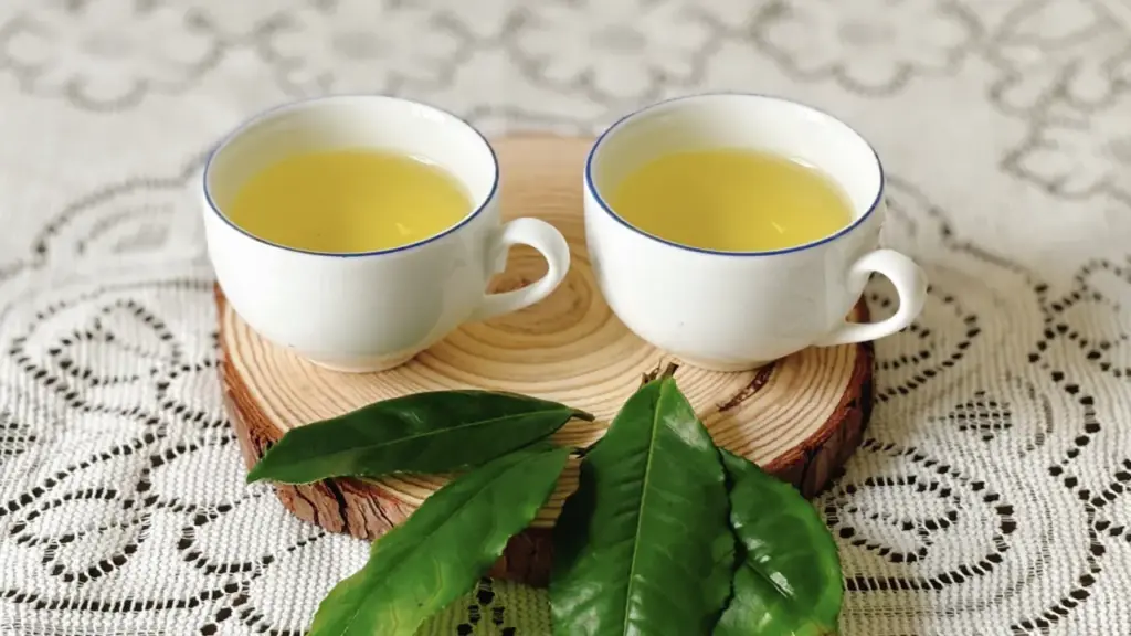 Trà xanh chứa bao nhiêu caffeine?