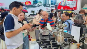 Trải nghiệm máy pha cà phê tiền tỉ, tặng... hóa đơn điện tử tại Cafe Show và Tea Show