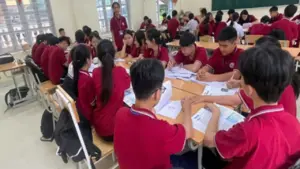 Tranh cãi việc nhà trường yêu cầu học sinh phải quay video tự học mỗi ngày?