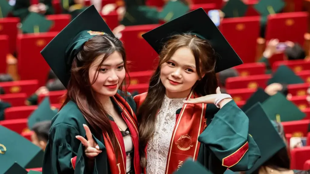 Trường đại học Kinh tế - ĐHQG Hà Nội thêm tổ hợp, siết điểm thưởng