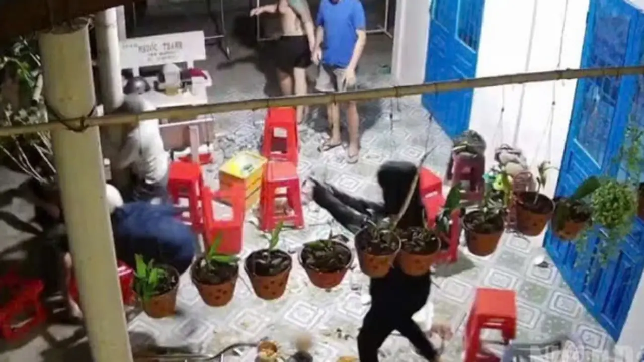 Truy bắt nhóm đối tượng xông vào nhà, bắn người đang nhậu