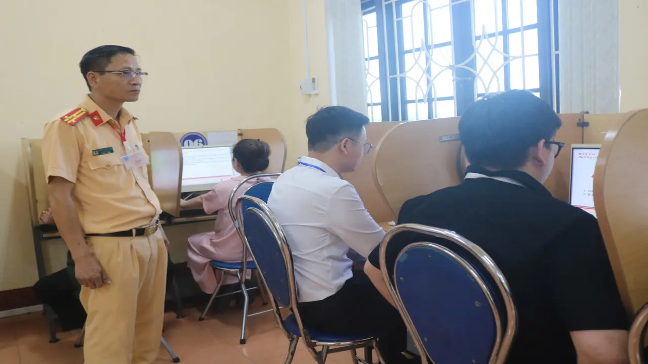 Từ tháng 5, học viên phải xem video tình huống tai nạn trước sát hạch