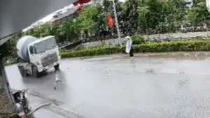 Vụ tai nạn bộc lộ mối nguy của nhà ven đường