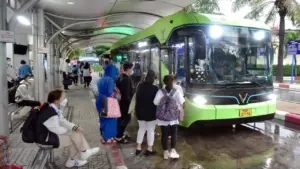 Xe buýt miễn phí, cần thêm giải pháp đi kèm nào?