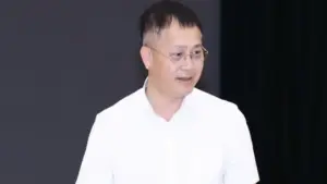 Xem xét điều chỉnh giá trần vé máy bay nội địa