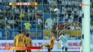 Xuân Son đòi 11m bất thành trong trận thua HAGL