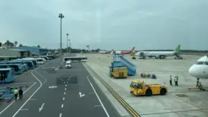 Yêu cầu sân bay lập kế hoạch đổi toàn bộ phương tiện mặt đất sang xe điện